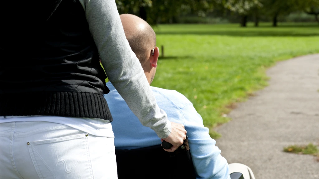 Steeds meer mantelzorgers: vooral vrouwen, maar aantal mannen groeit