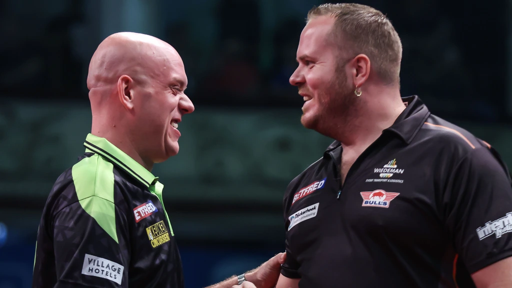 Van Duijvenbode schakelt drievoudig winnaar Van Gerwen uit op World Matchplay