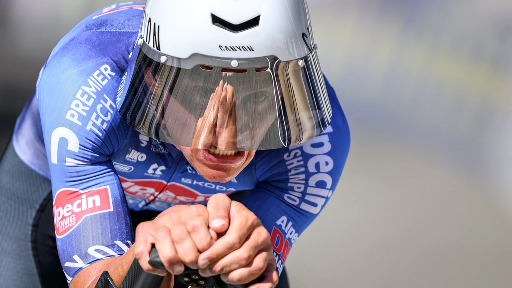 Van der Poel komt 0,3 seconde tekort voor tijdritzege in Zwitserland en krijgt boete