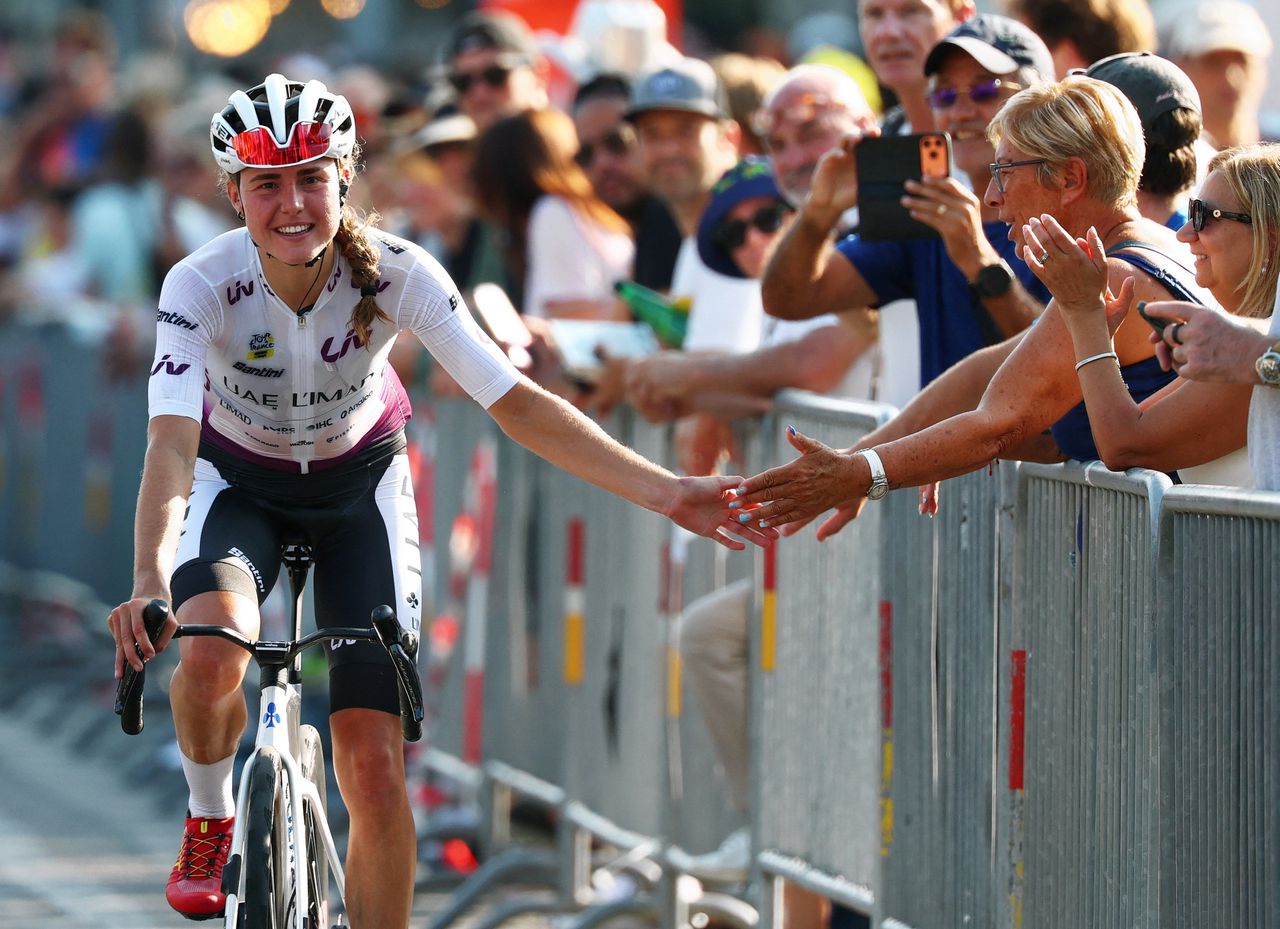 Roeiers, schaatsers en hardlopers: het vrouwenpeloton barst van de zij-instromers. ‘Ik vond de hectiek meteen leuk’