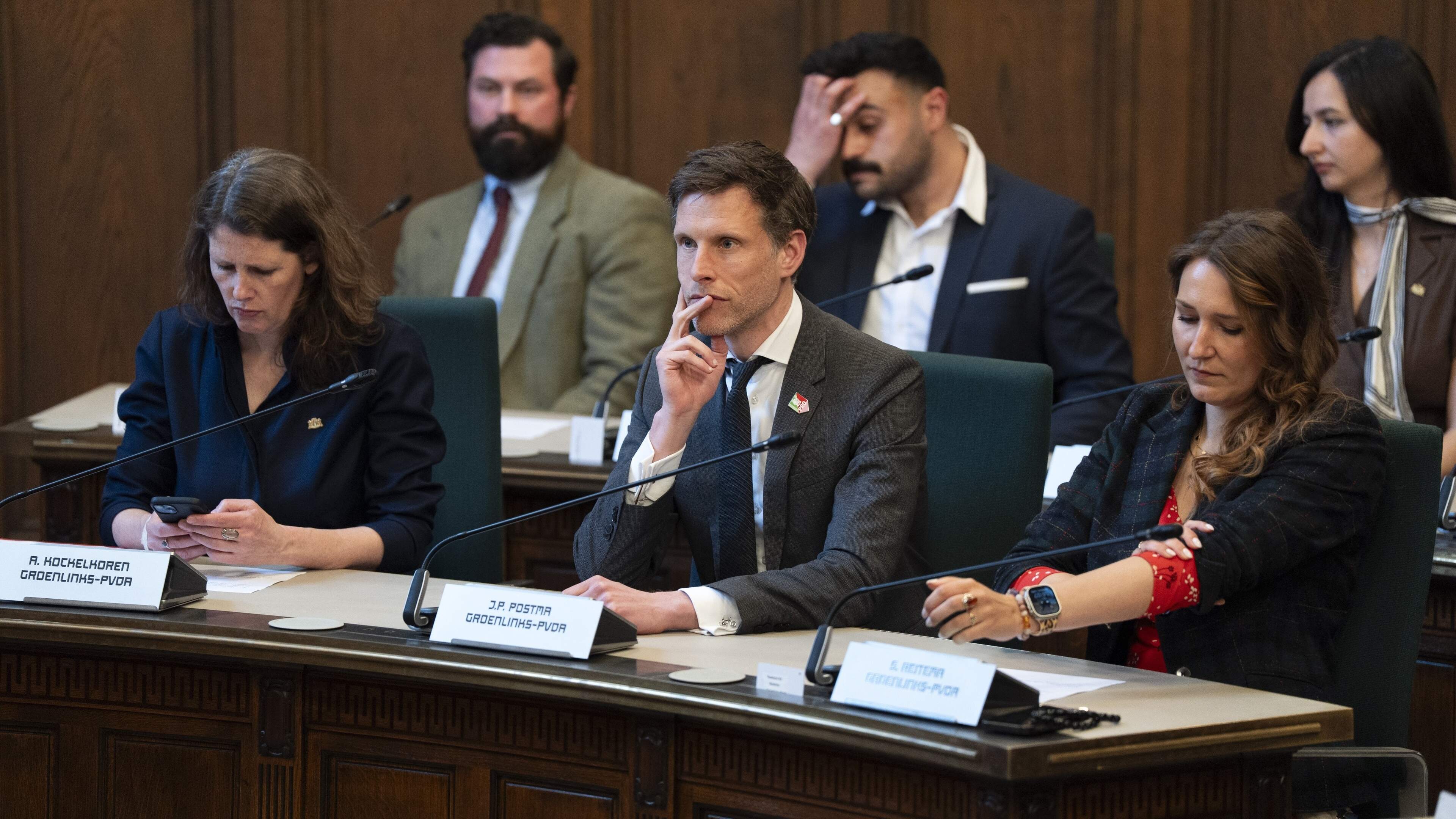 Woede bij Leefbaar Rotterdam om mogelijke coalitie van VVD met PN en Denk: ’Gaan bij alle linkse kruisjes tekenen’