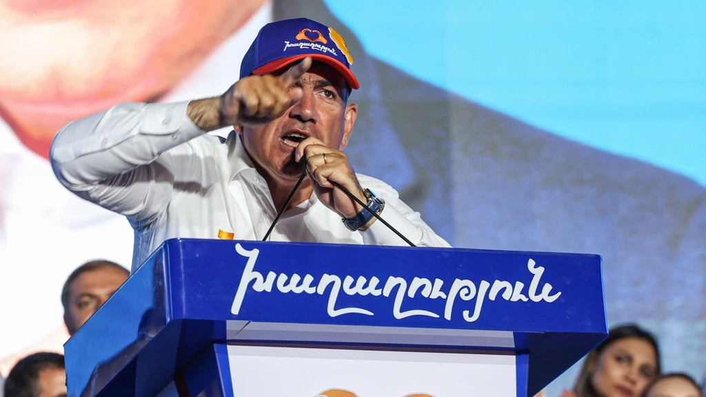 Pro-Europese premier Armenië stevent af op verkiezingswinst, ondanks Russische druk