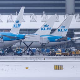 KLM schrapt vrijdag 80 vluchten op Schiphol om winters weer