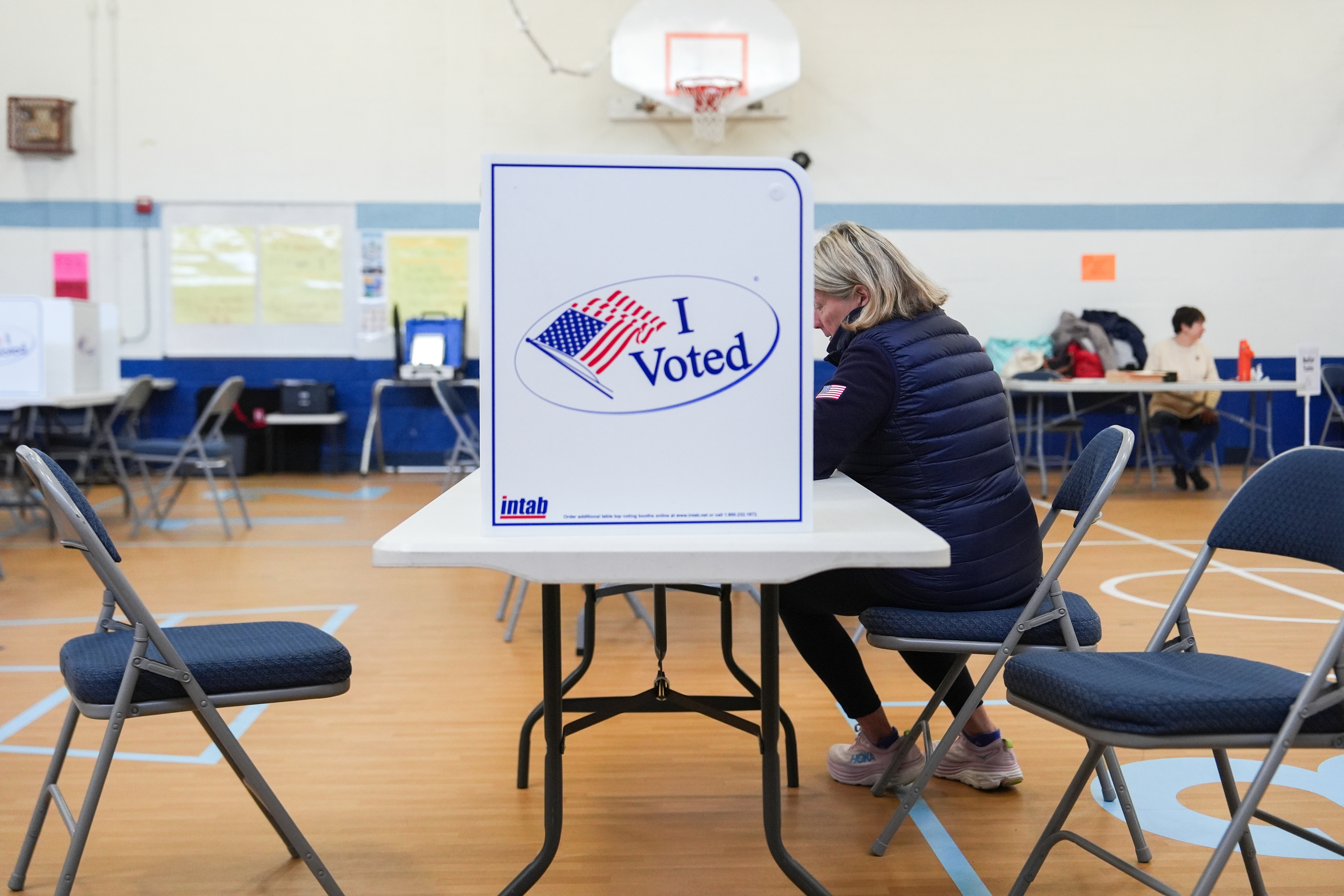 Virginia voters OK a Democratic effort to redraw the state's congressional map