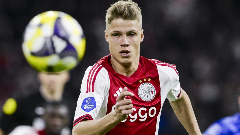 Clubs en speler akkoord: Steur maakt verrassende transfer van Ajax naar Newcastle United