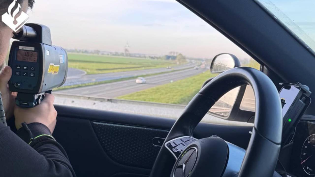 Rijinstructeur is rijbewijs kwijt nadat leerling 50 km/u te hard rijdt