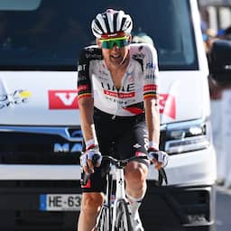Zieke ploeggenoot Pogacar ziet af in Tour: 'In elke andere koers zou je opgeven'
