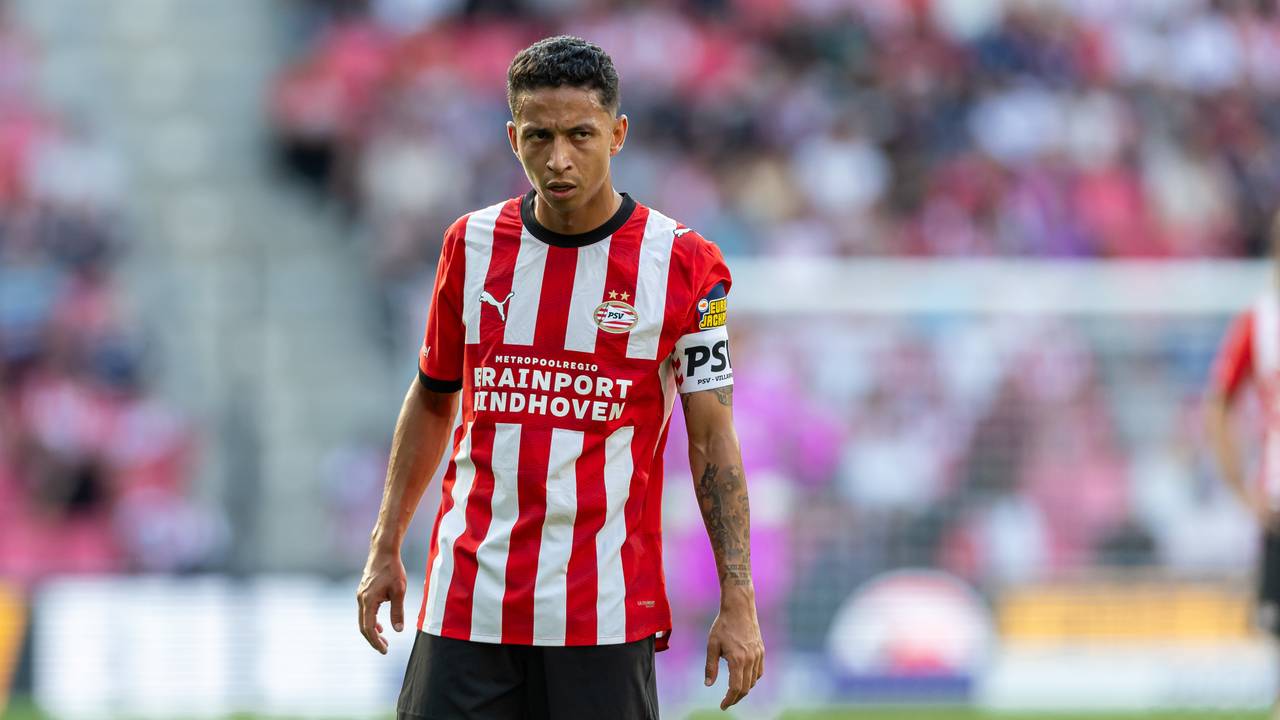 Mauro Júnior blijft PSV trouw: 'Aanvoerder is iets om trots op te zijn'