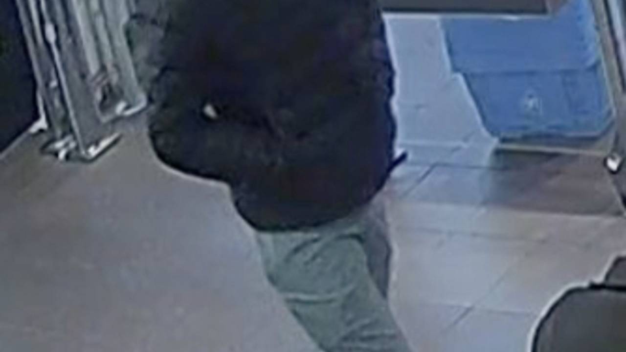 Deze mannen halen duizenden euro's van iemand anders rekening af