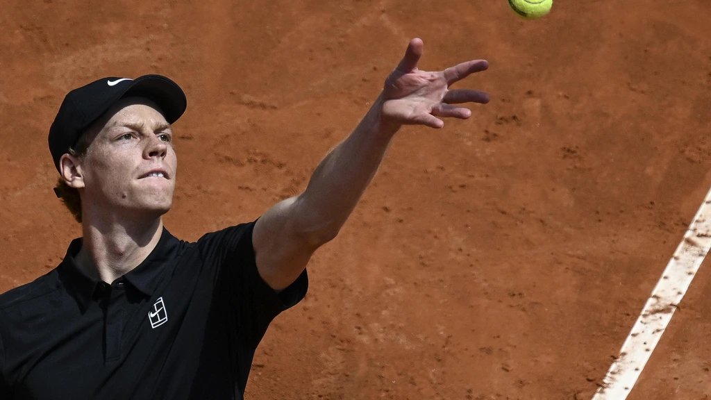 Sinner pakt met halvefinaleplek in Rome mastersrecord af van Djokovic