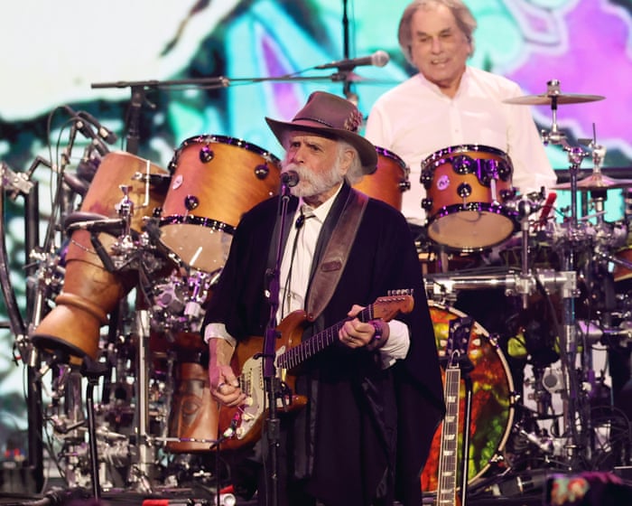 ‘The last actual hippie’: musicians pay tribute to the Grateful Dead’s Bob Weir