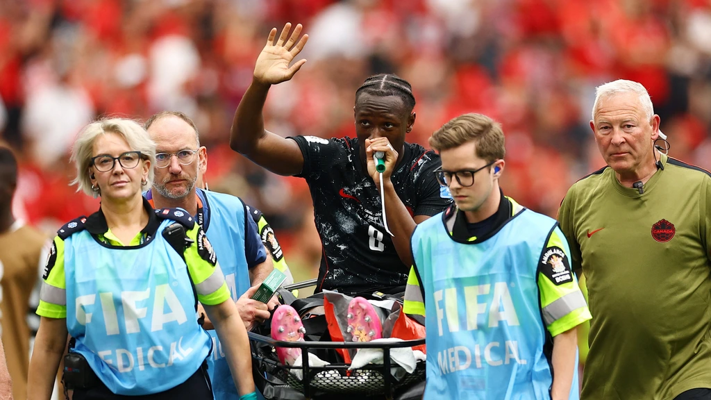 Schrik en onbegrip bij Canada-Qatar na beenbreuk Koné: 'Snap hun reactie niet'