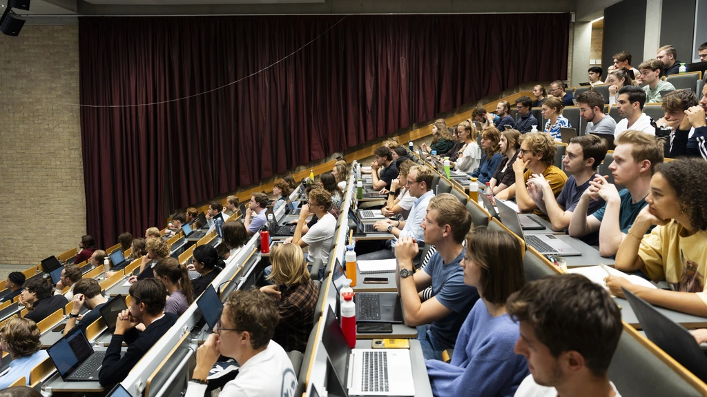 Oud-studenten in het buitenland betalen schuld niet terug: kabinet wil maatregelen