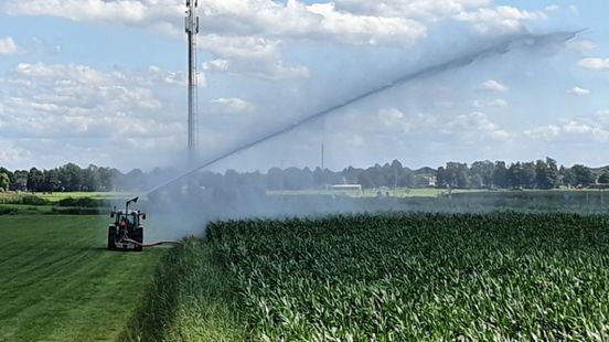 Brandbrief: 'Stop boeren die grondwater oppompen'