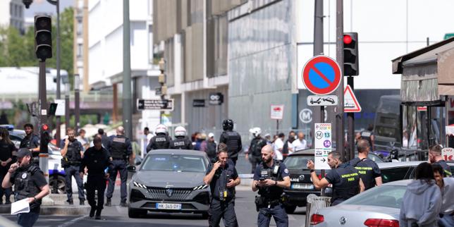 Man who was arrested after Paris knife attack transferred to psych unit