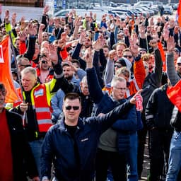 Ook havenmedewerkers gaan staken vanwege bezuinigingen sociale zekerheid