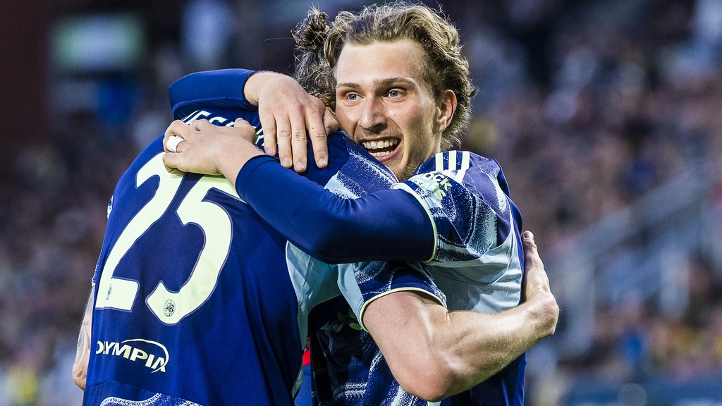 Godts schittert met Zlataneske solo bij Ajax-zege tegen NAC