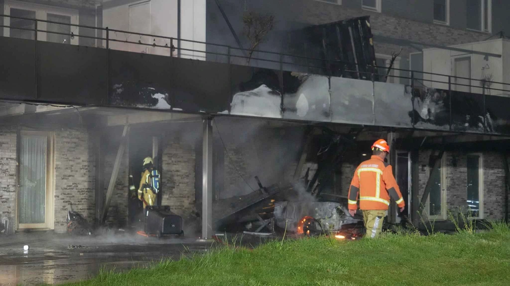 Acht huizen ontruimd na brand in centrum Hoogeveen