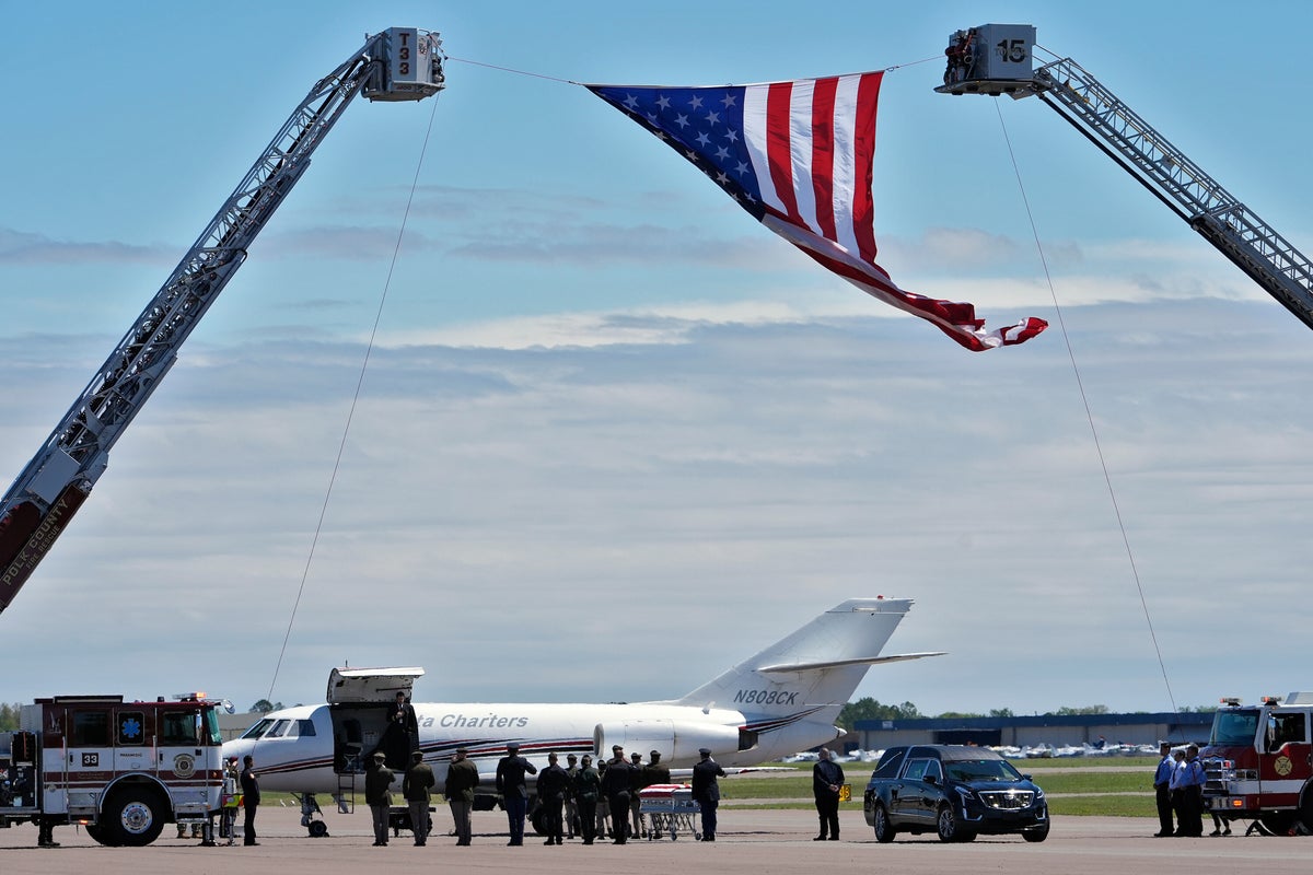 Trump considers sending thousands more troops to Middle East as Iran war enters possible new phase