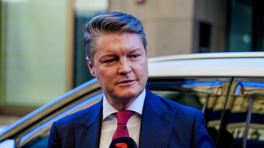 Live: Challenger Carroll arrives for vote as Victorian premier tipped to lose