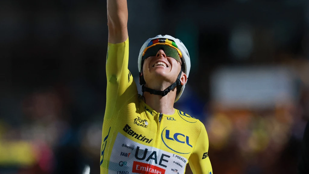 Pogacar ook de beste in 'gekkenhuis' Alpe d'Huez, als tweede geletruidrager ooit