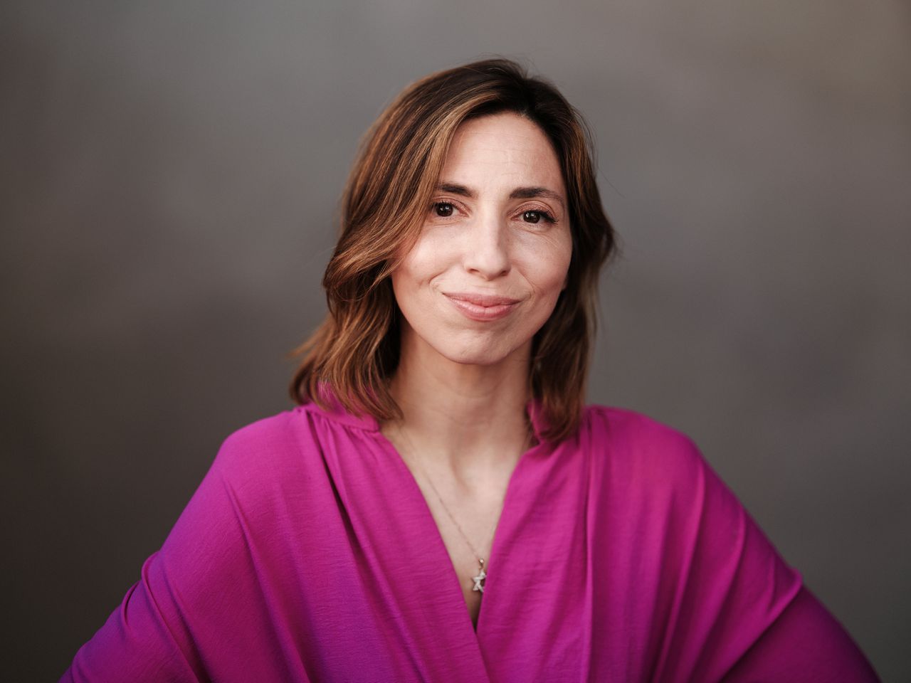 Natascha van Weezel over de erfelijkheid van oorlog: ‘De angst in de ogen van mijn grootmoeder heeft veel effect op mij gehad’