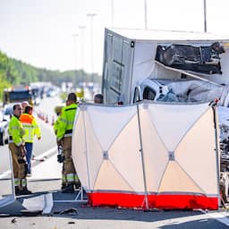 Vrachtwagenchauffeur omgekomen door aanrijding met tankwagen op A59