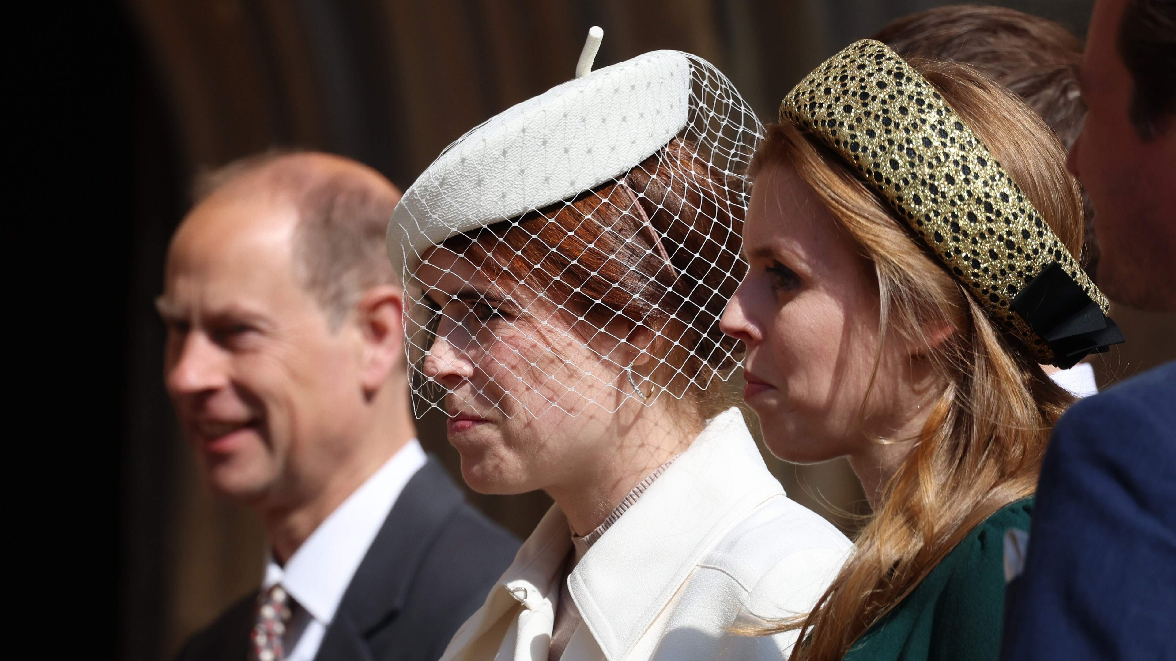 Prinsessen Beatrice en Eugenie slaan koninklijke paasmis over