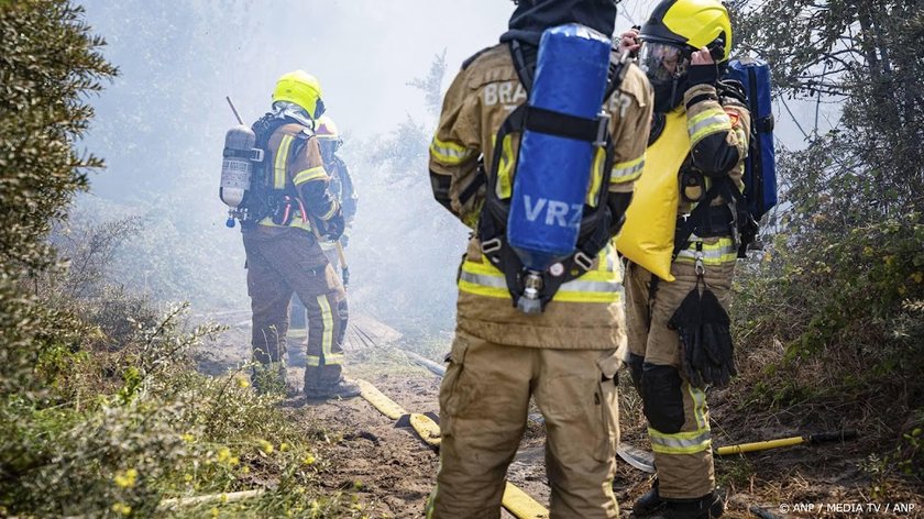 Brandweerman zwaargewond bij duinbrand in Ouddorp