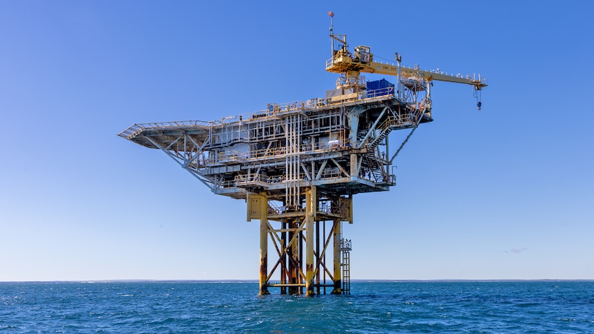 Gas companies go bust and leave oil rig sitting idle off WA coast
