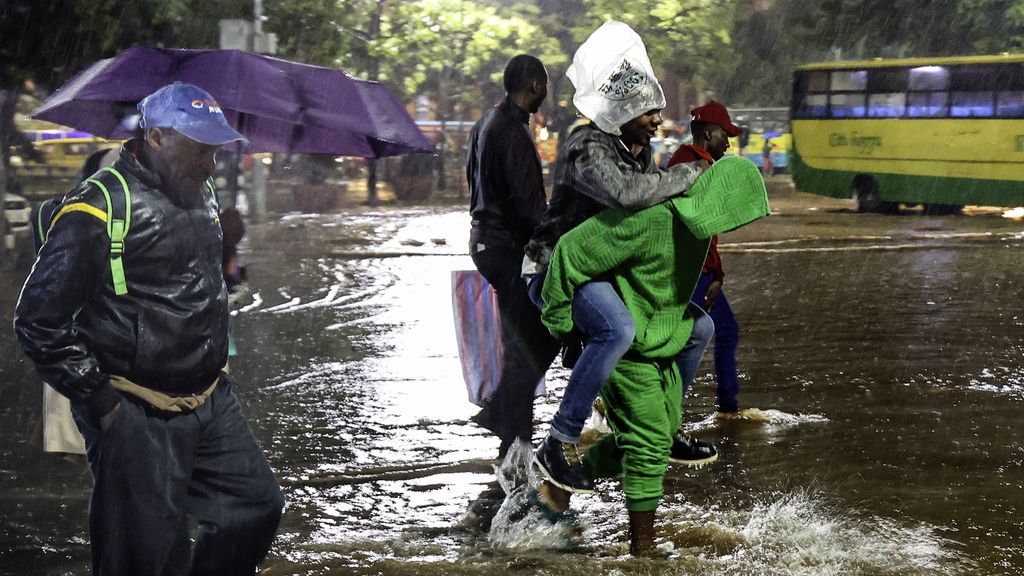 23 doden na hevige regenval Nairobi in Kenia, 'dodental kan nog oplopen'