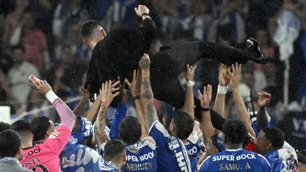 Farioli pakt jaar na Ajax-deceptie nu wel kampioenschap met FC Porto