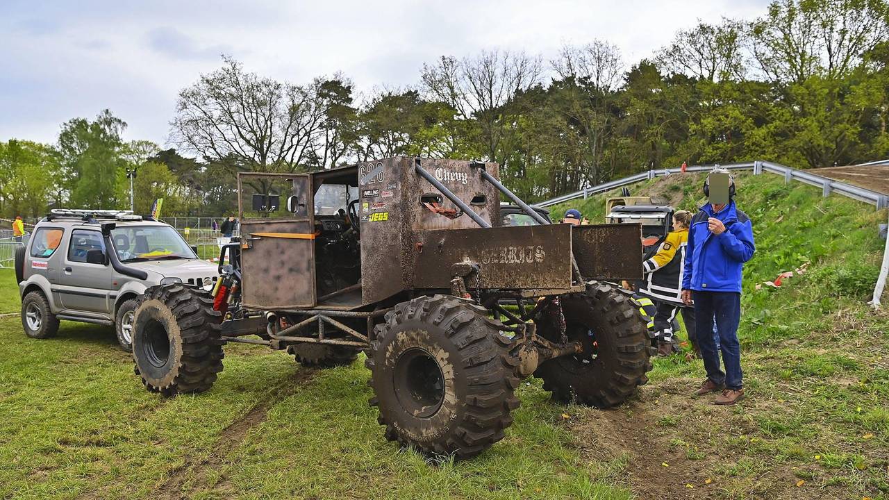 Fotograaf aangereden door 'moddertruck' bij crosswedstrijd in Riethoven
