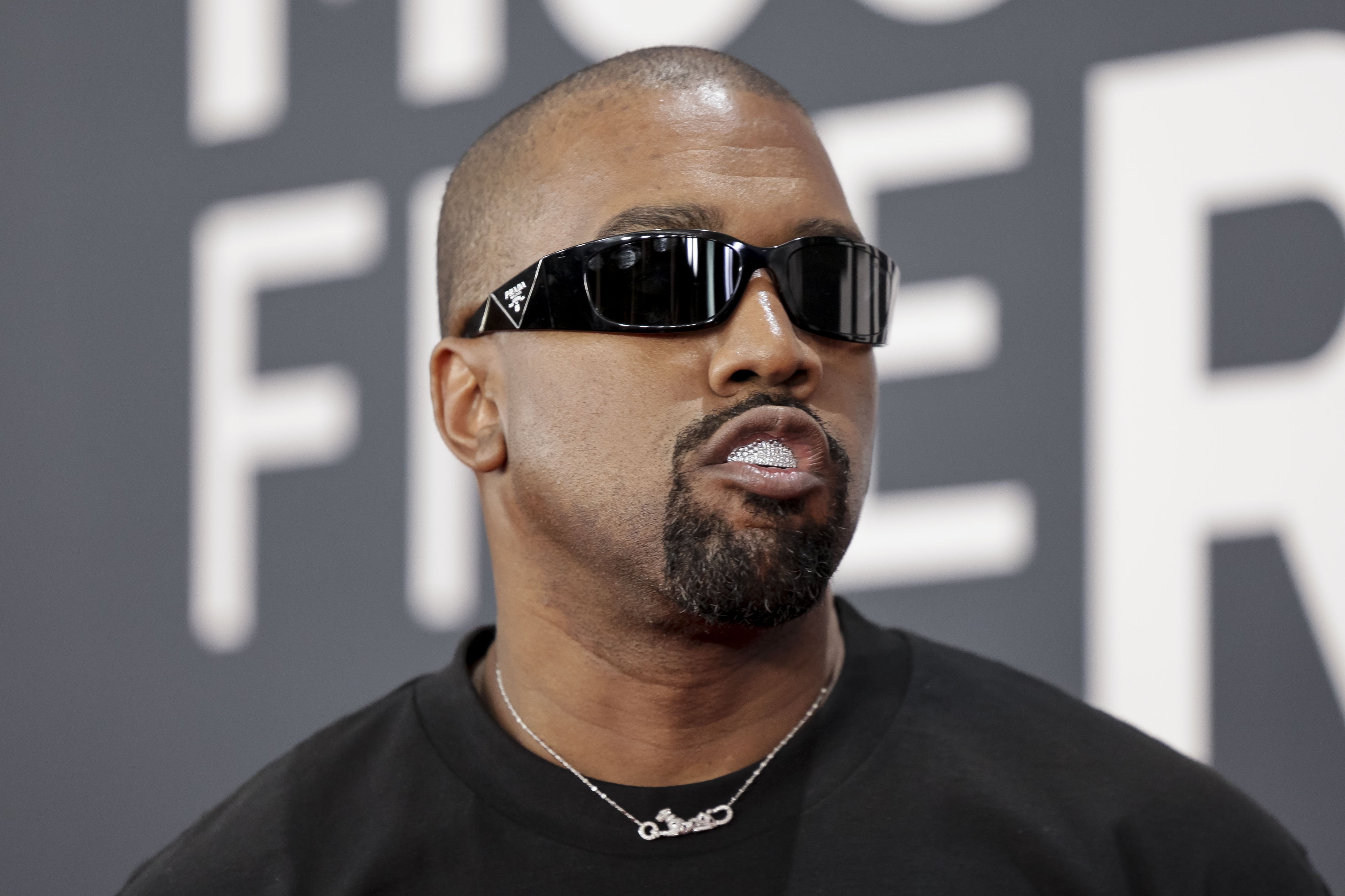 Kanye West misschien niet welkom in Nederland: dit is waarom en wat doet het kabinet?