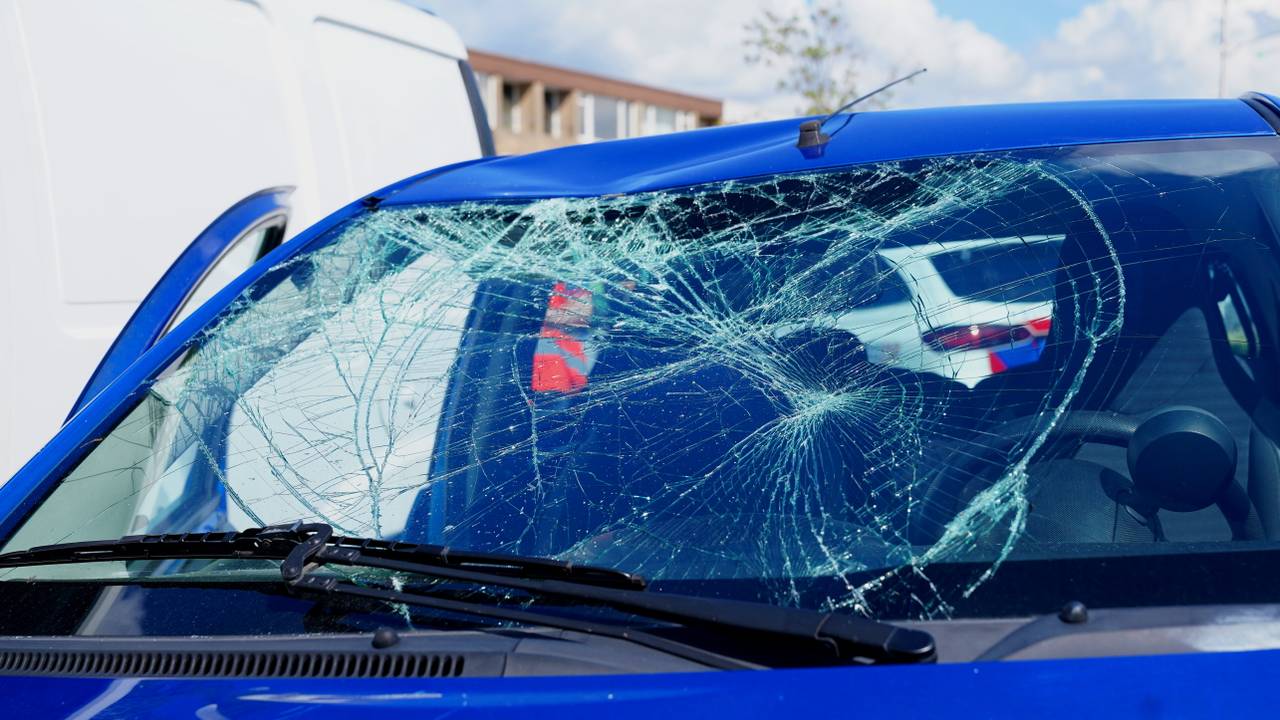 Fietser raakt gewond na botsing met automobilist