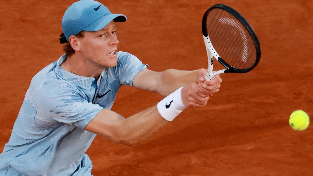 Sinner probleemloos langs wildcardspeler Tabur in eerste ronde Roland Garros