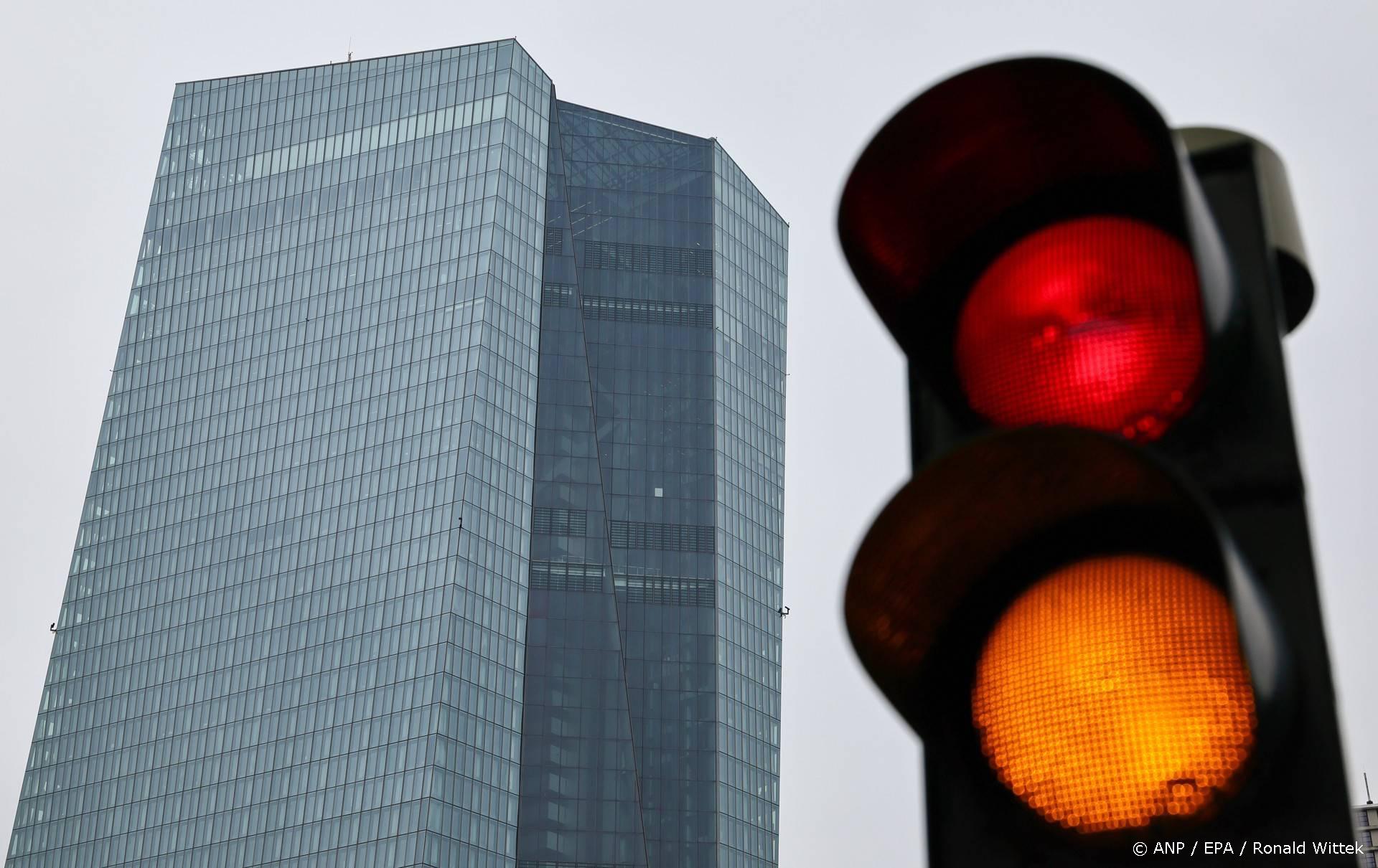 ECB verlaagt groeiverwachting eurozone, handhaaft rente