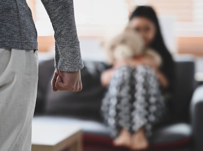 Zorgprofessional laat verstandelijk beperkte vrouw ‘sorry’ zeggen, tot een heftige video iets anders toont