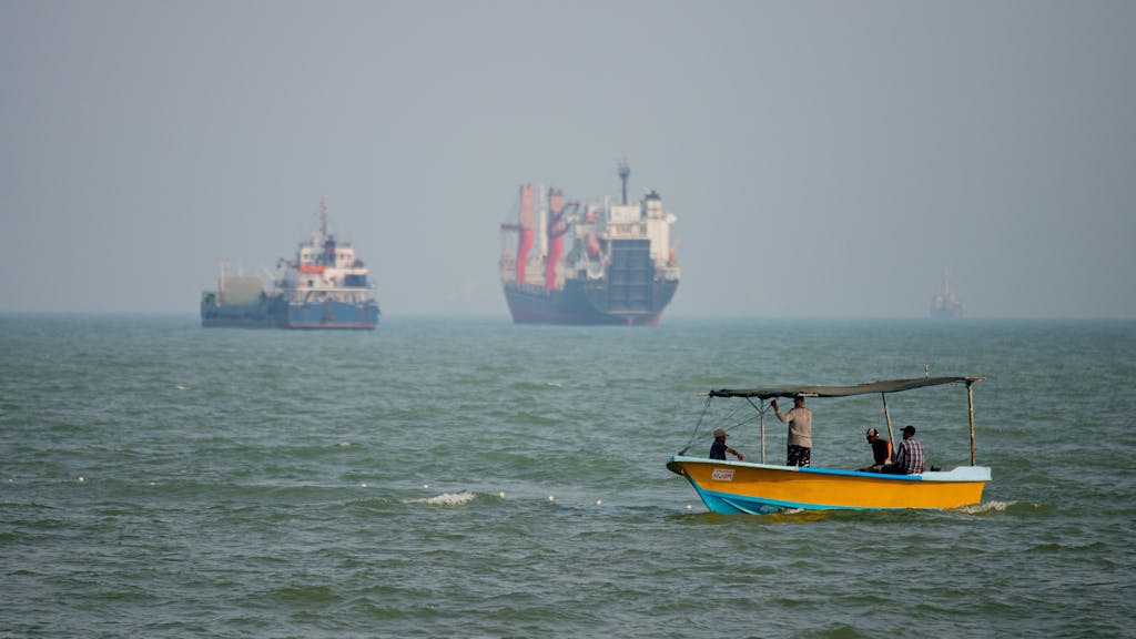 Iran en Oman eens over vaarroute in Straat van Hormuz, VS niet aan tafel: ‘Hele interessante situatie’