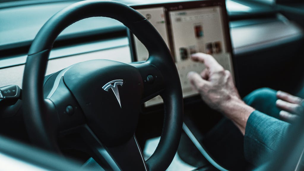 Brussel aan zet: RDW licht EU in over toelating zelfrijdende Tesla's