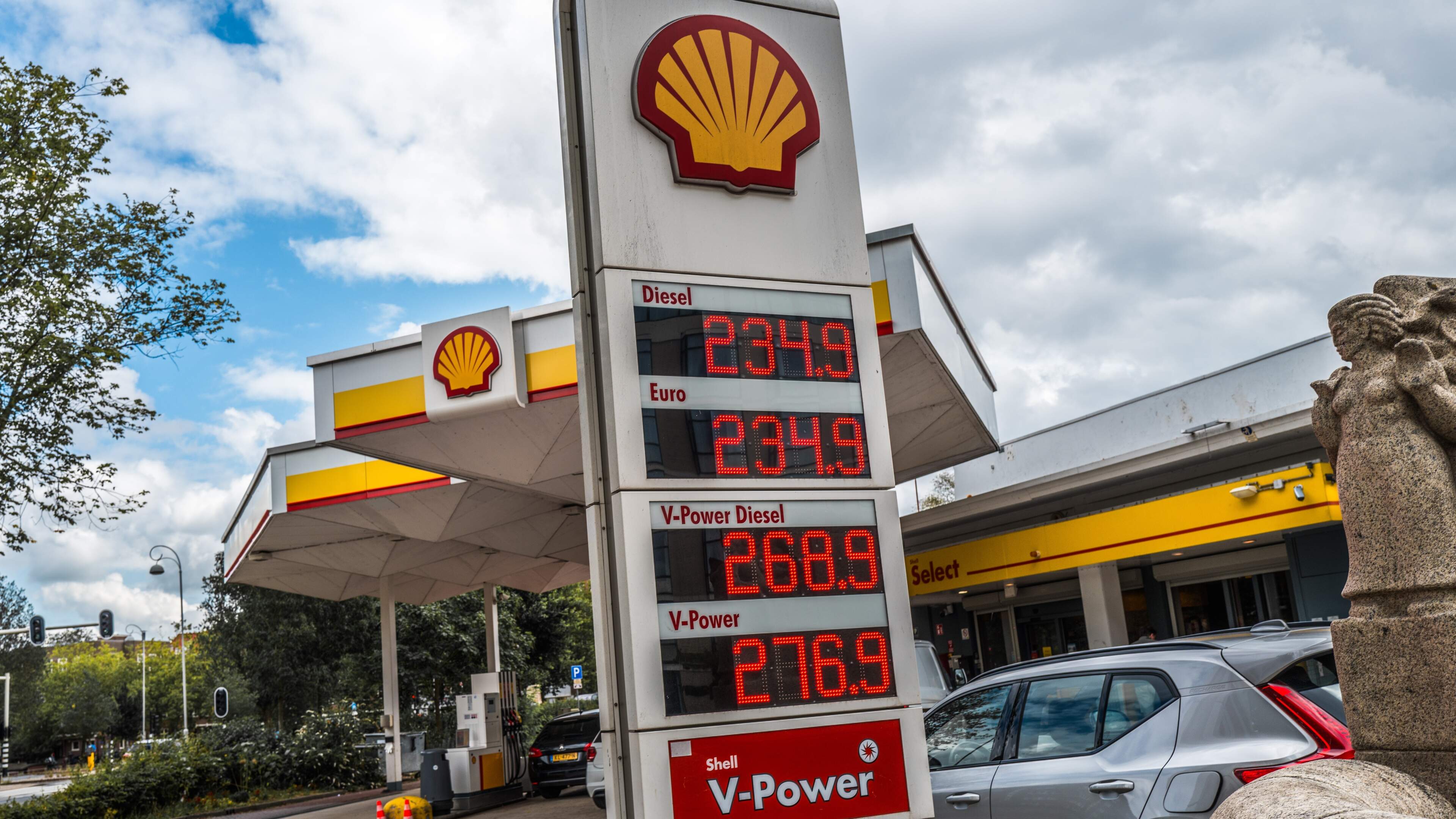 Shell schroeft winst naar 10 miljard dollar op, fors boven verwachting, en kondigt nieuwe aankoop eigen aandelen aan
