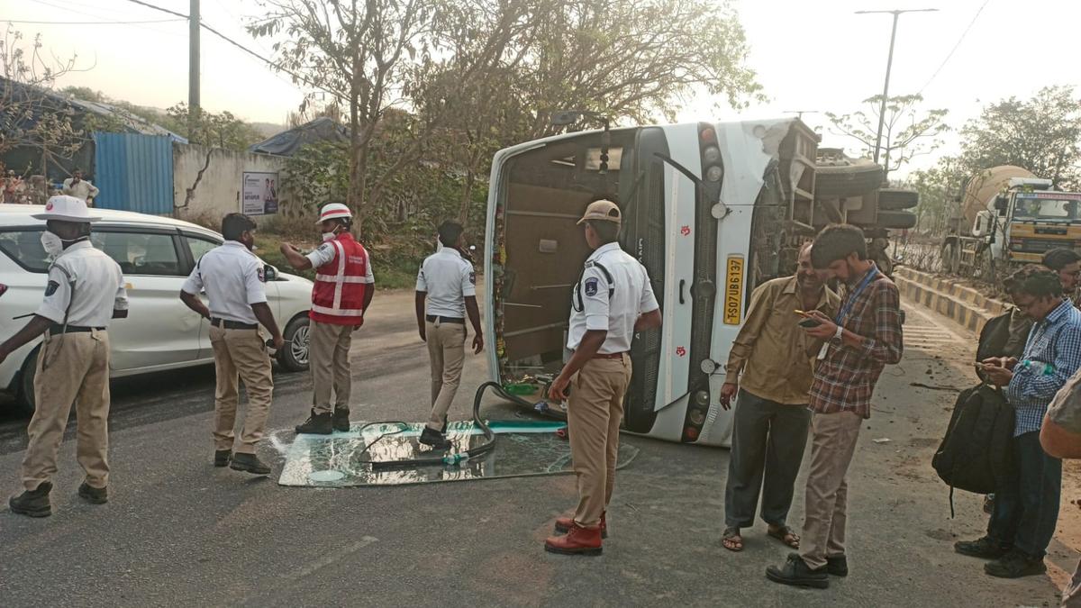 Ten injured after pharma company bus overturns in Miyapur