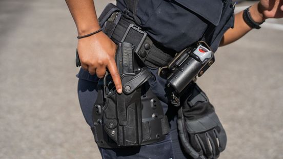 Politie schiet bij aanhouding, verdachte naar ziekenhuis