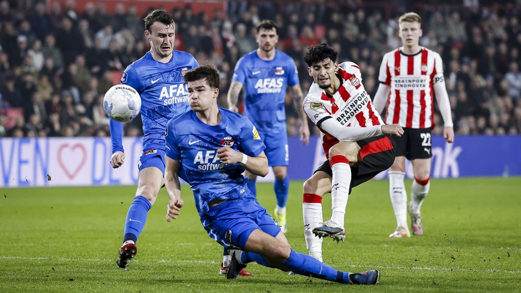 Pepi helpt PSV met late goal aan winst in topper tegen kansen missend AZ