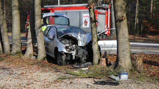 Traumahelikopter rukt uit voor ernstig auto-ongeluk