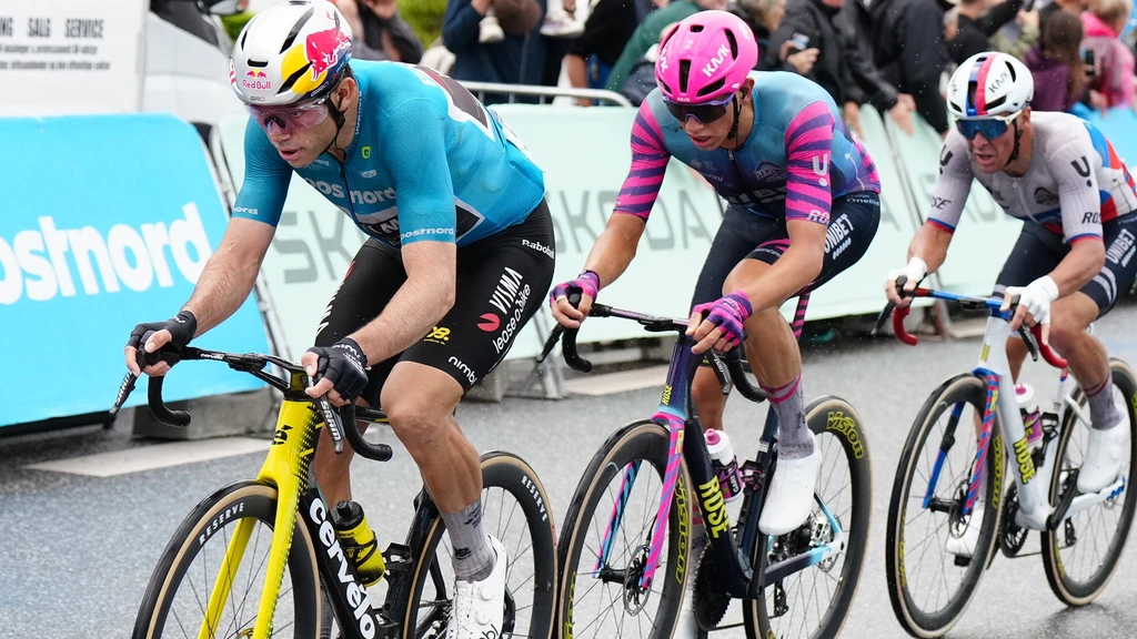 Drie op rij voor Van Aert: ook zege in hectische koninginnenrit Ronde van Denemarken