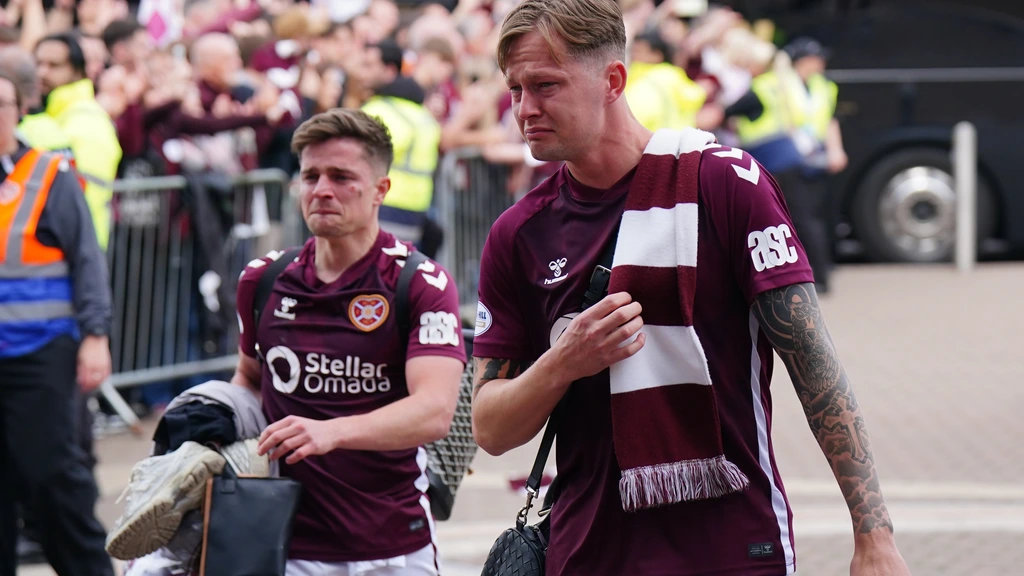 ‘Dreigende sfeer’ dwingt Hearts tot snel vertrek Celtic Park: 'Volstrekt onacceptabel'