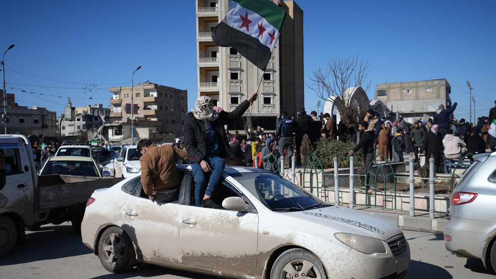 Syrische SDF meldt aanvallen op gevangenissen voor IS-strijders, dag na ondertekening bestand