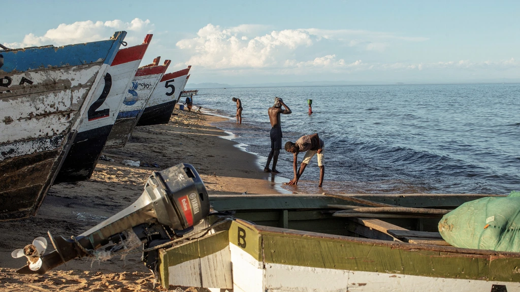 Vier vermiste Nederlanders op Malawimeer levend gevonden: 'Ze hebben geluk gehad'