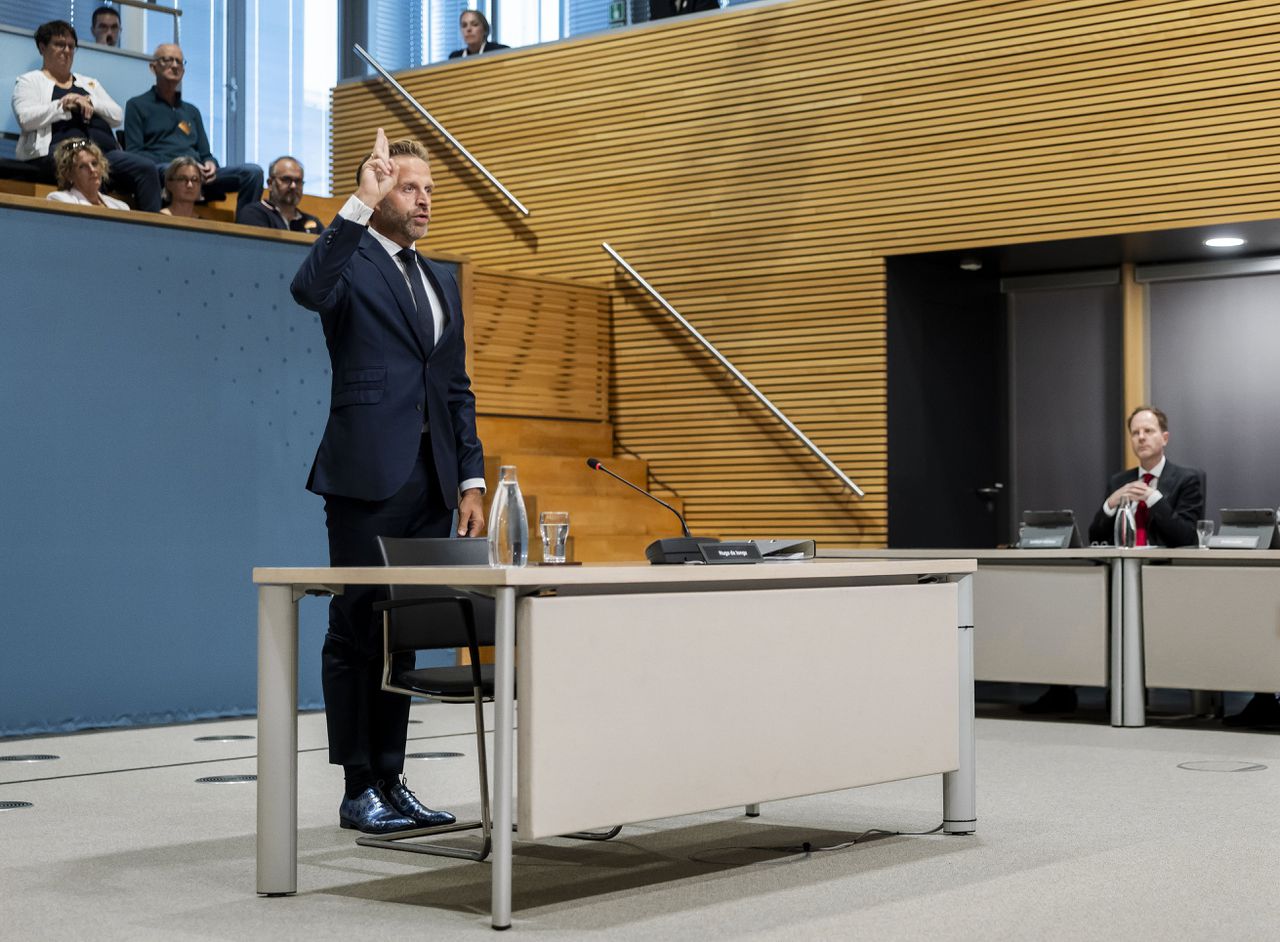 Oud-minister Hugo de Jonge laakt buitenlandse afhankelijkheid: ‘Alles wat je nodig hebt in een crisis, zou je zelf moeten kunnen maken’